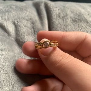 Gold costume ring, size 7